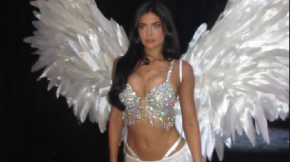 Kylie Jenner: Έκανε ντεμπούτο στο Victoria’s Secret Fashion Show με το πιο ακριβό Fantasy Bra